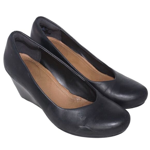 Clarks Black Closed Toe Leather Wedges, Size 6 - Picture 12 of 15